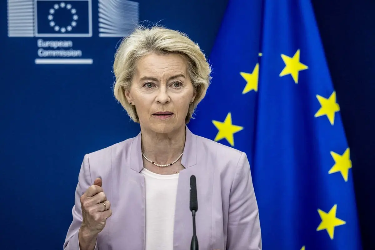 Romania, caccia F-16 distrugge un drone marino vicino a una piattaforma offshore. Von der Leyen “Campagna di minacce, questa è la guerra ibrida”