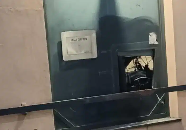 Colpo della banda del bancomat a Vigevano