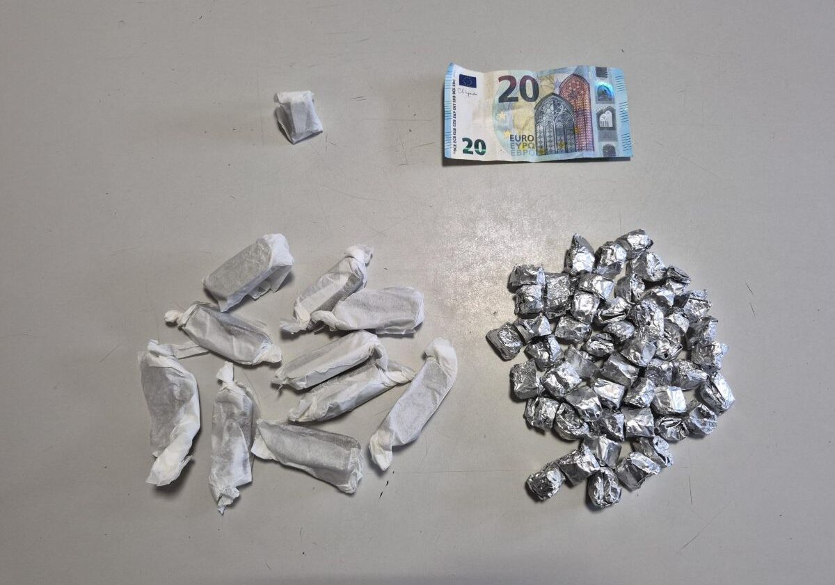 Abbiategrasso, cocaina e hashish a soli 15 anni: blitz della Polizia Locale, giovanissimo finisce al Beccaria
