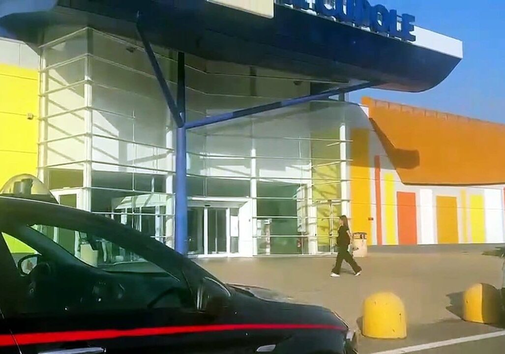 Allarme bomba nel Milanese, sentiti una donna ucraina e il figlio di 14 anni