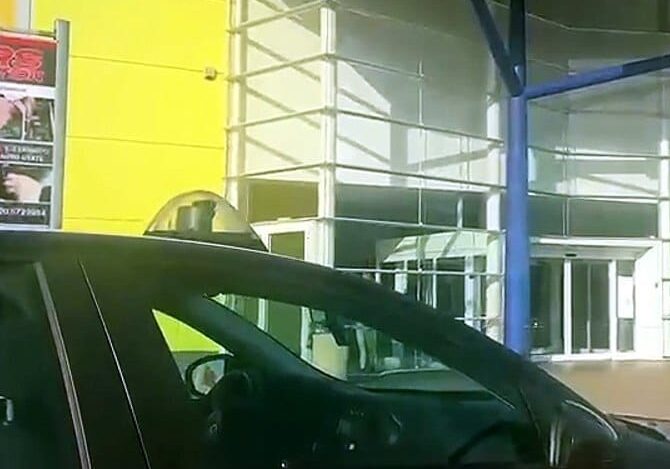 Allarme bomba in due centri commerciali del Milanese: evacuati Le Cupole e Scalo Milano