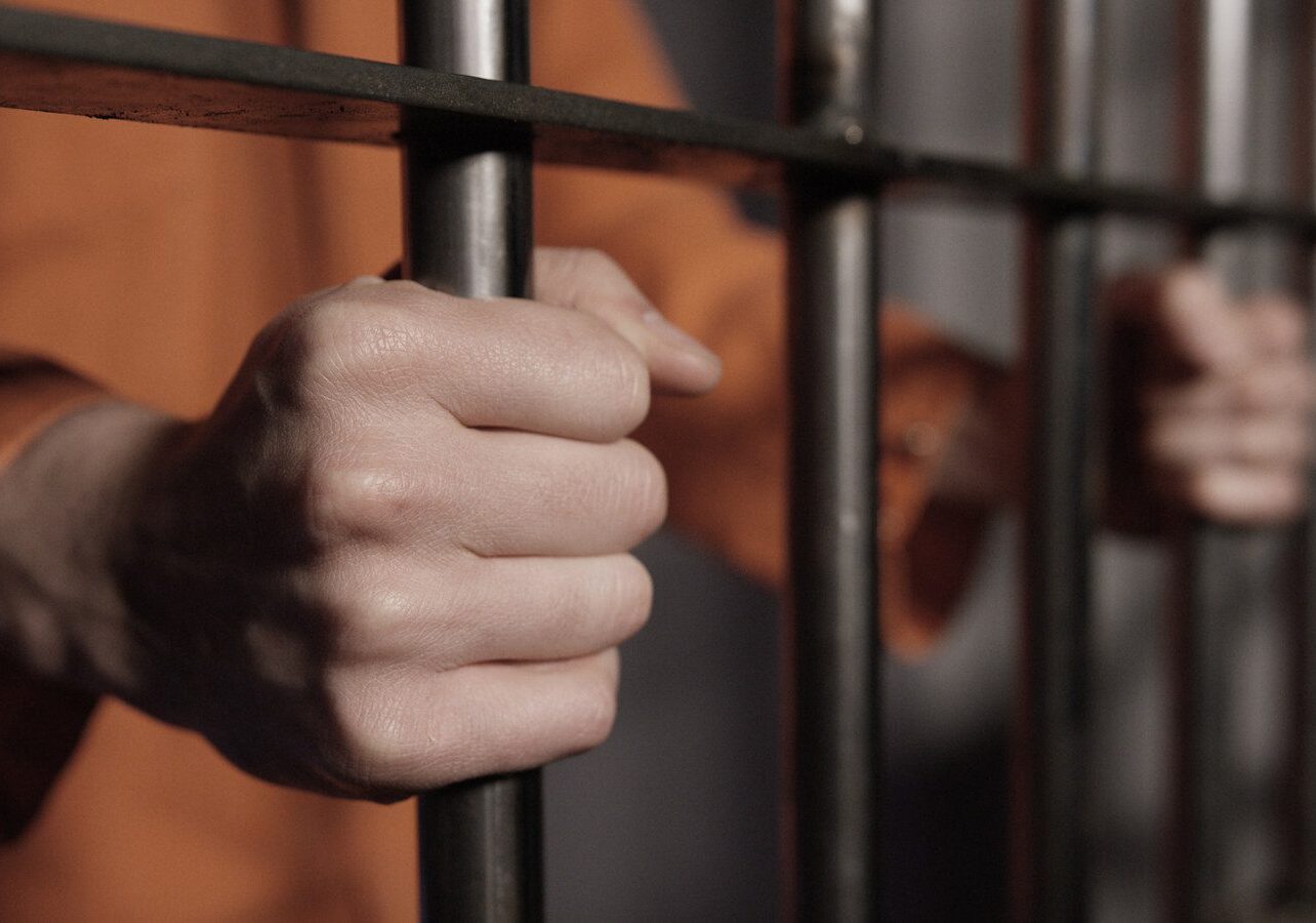 Pavia, perseguita l’ex convivente: arrestato