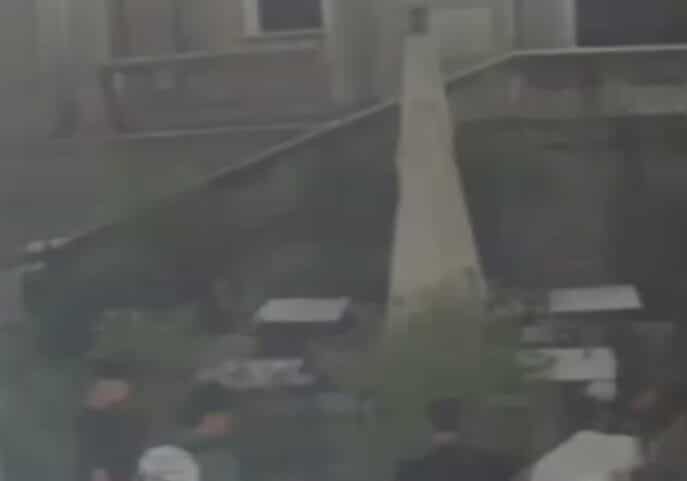 Rissa all’alba in corso Italia a Novara, devastato il dehors dello storico Bar Corona