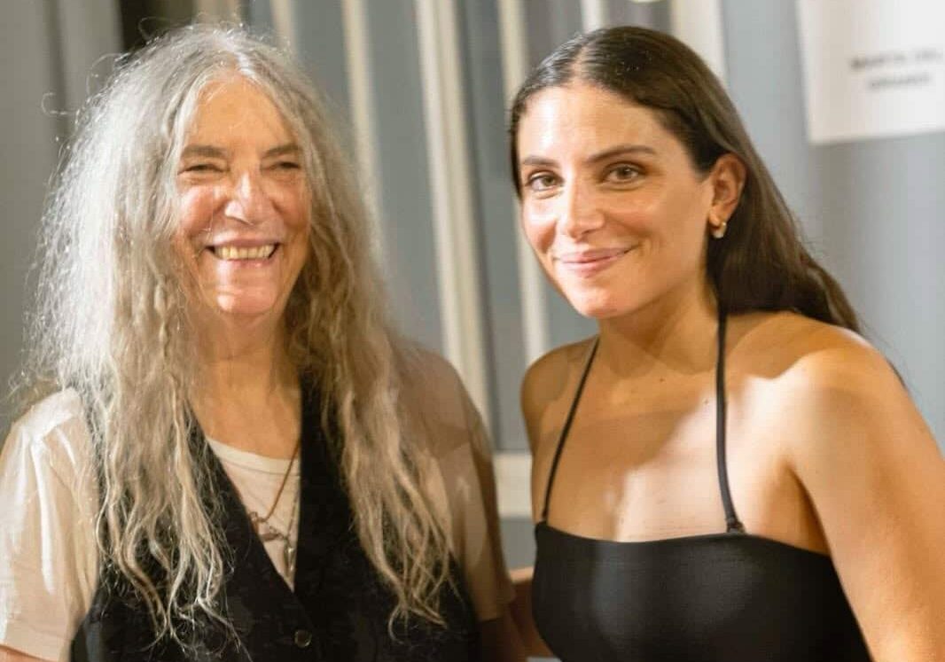 Marta Del Grandi apre il concerto di Patti Smith a Milano: per la cantautrice di Abbiategrasso una notte da ricordare