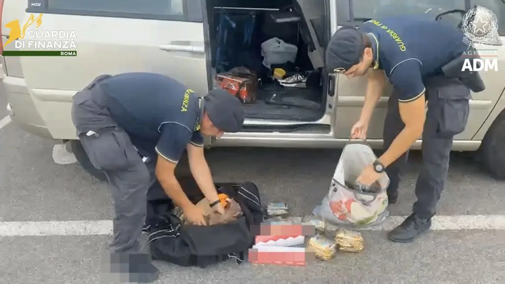 Porto di Civitavecchia, maxi sequestro di tabacco proveniente dall’Algeria