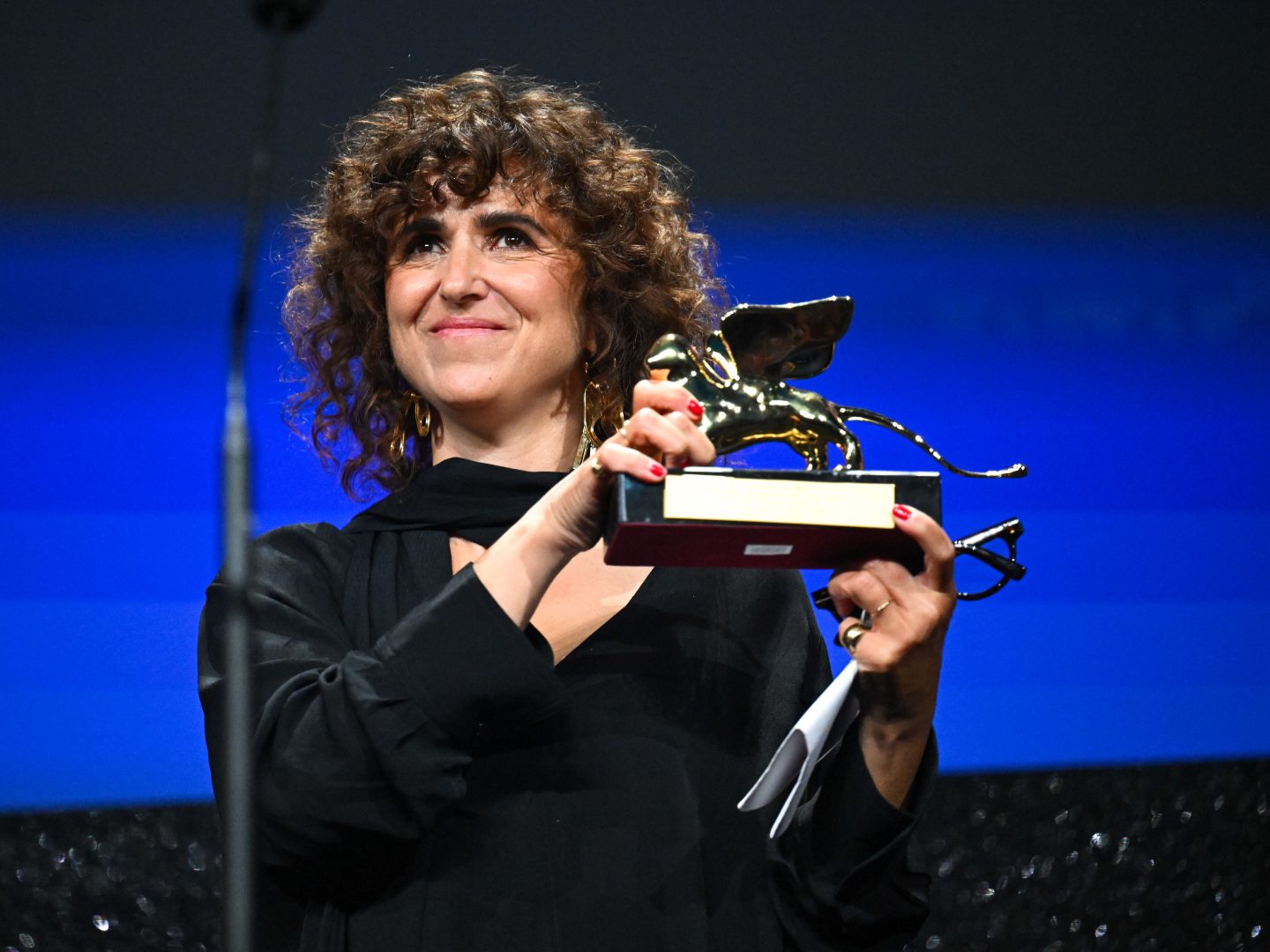 Venezia, il Leone d’Oro va a “Woman Unknown”. Scamarcio miglior attore del concorso Orizzonti