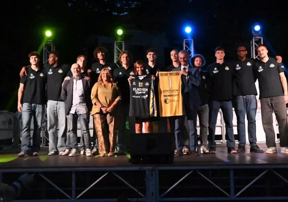 Basket serie A2, presentazione Elachem Vigevano in Castello: tutti i colori di una serata da ricordare
