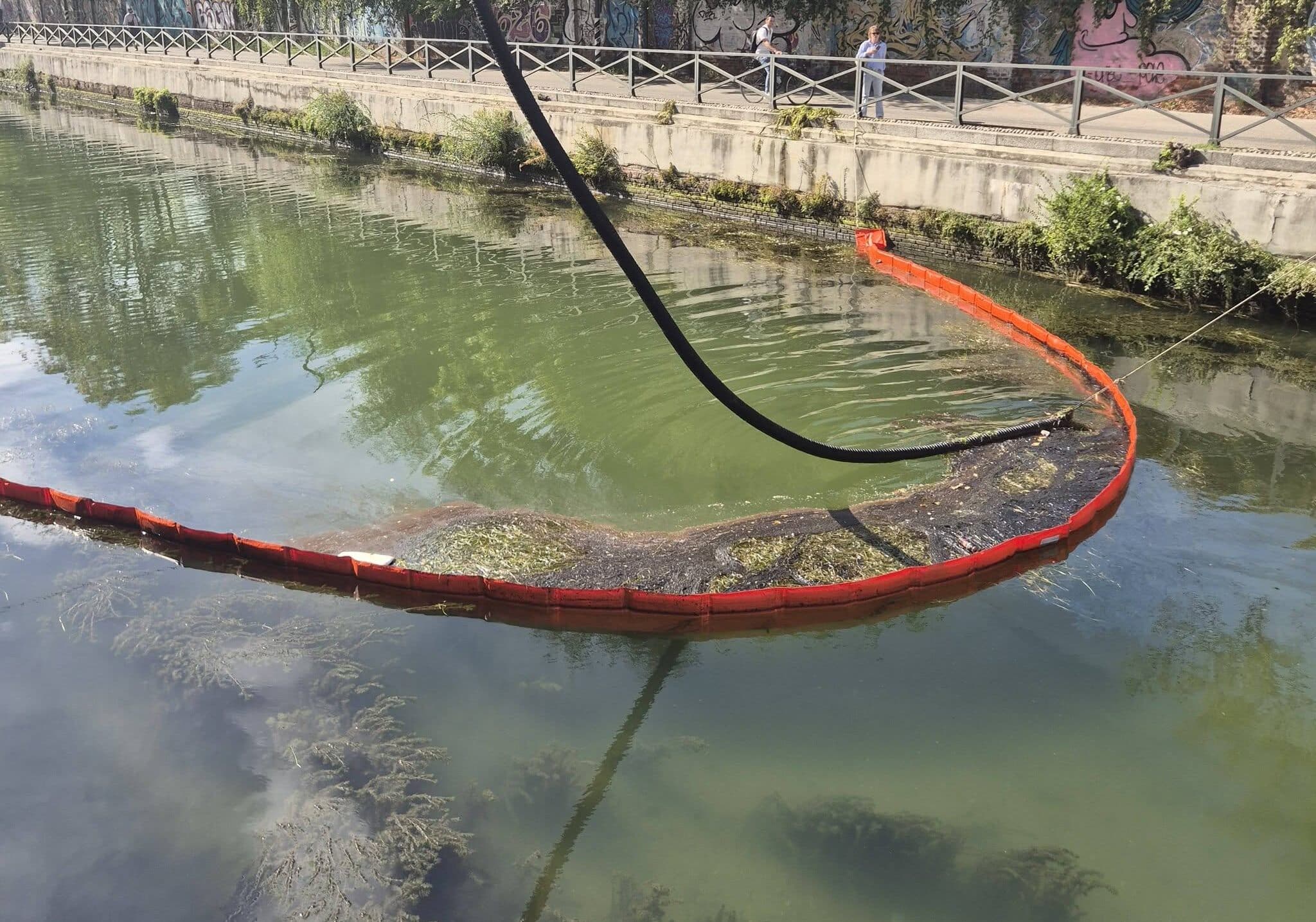 Tolte le barriere in Darsena a Milano, sul Naviglio navigazione ancora vietata