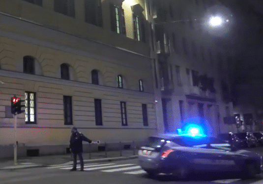 A Milano controlli in zone movida, chiuso un esercizio per lavoratori irregolari