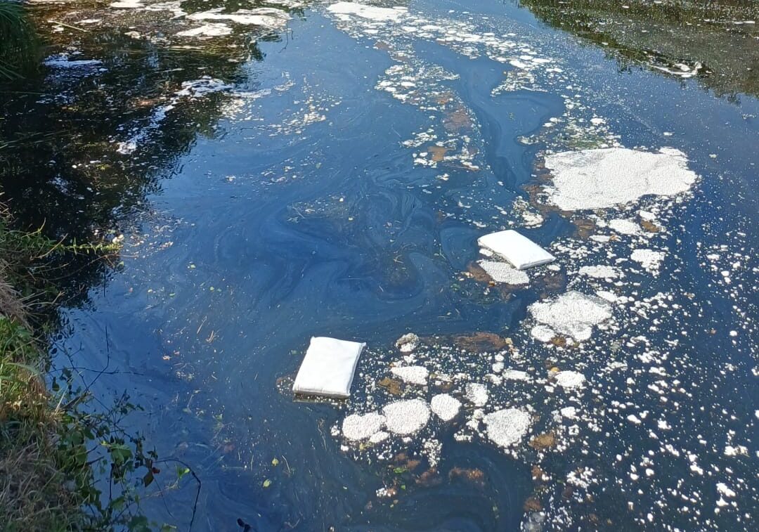Dopo lo sversamento aspirate nel Naviglio 500 tonnellate di idrocarburi