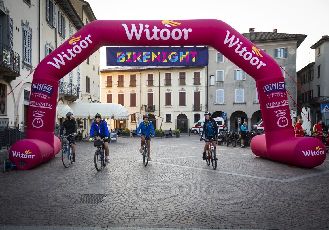 Arona si sveglia in bici:   620 ciclisti in viaggio da Milano di notte con Bike Night