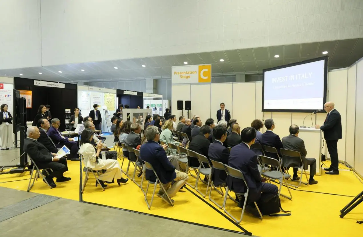 Giappone, l’ambasciatore italiano Vattani in visita a BioJapan 2026