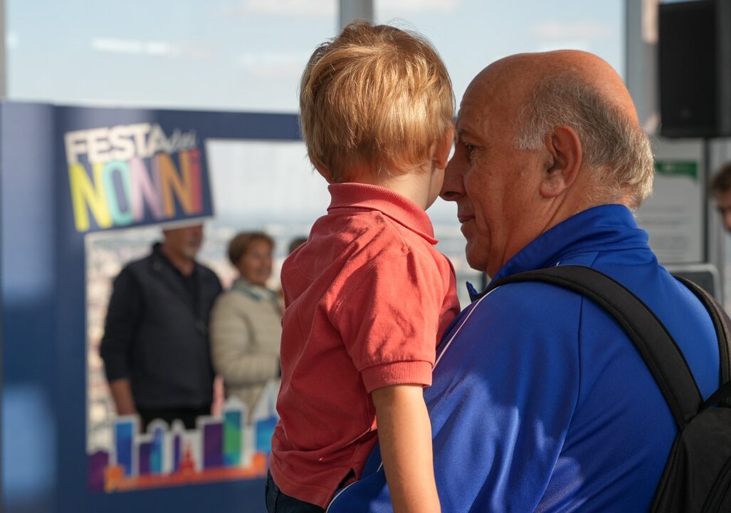 Festa dei Nonni, domani apertura speciale del Belvedere di Palazzo Lombardia