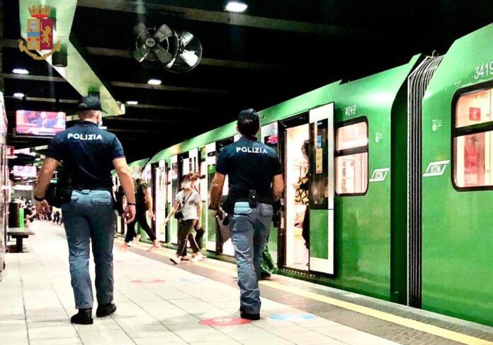 Rapinata una mamma in metro con il passeggiano: al gabbio due egiziani