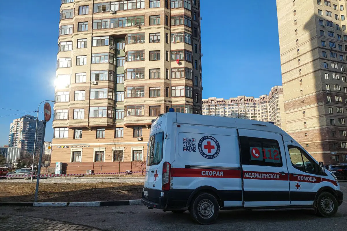 Centinaia di droni ucraini su Mosca, 1 morto e 6 feriti. Raid russo su un ponte a Zaporizhzhia