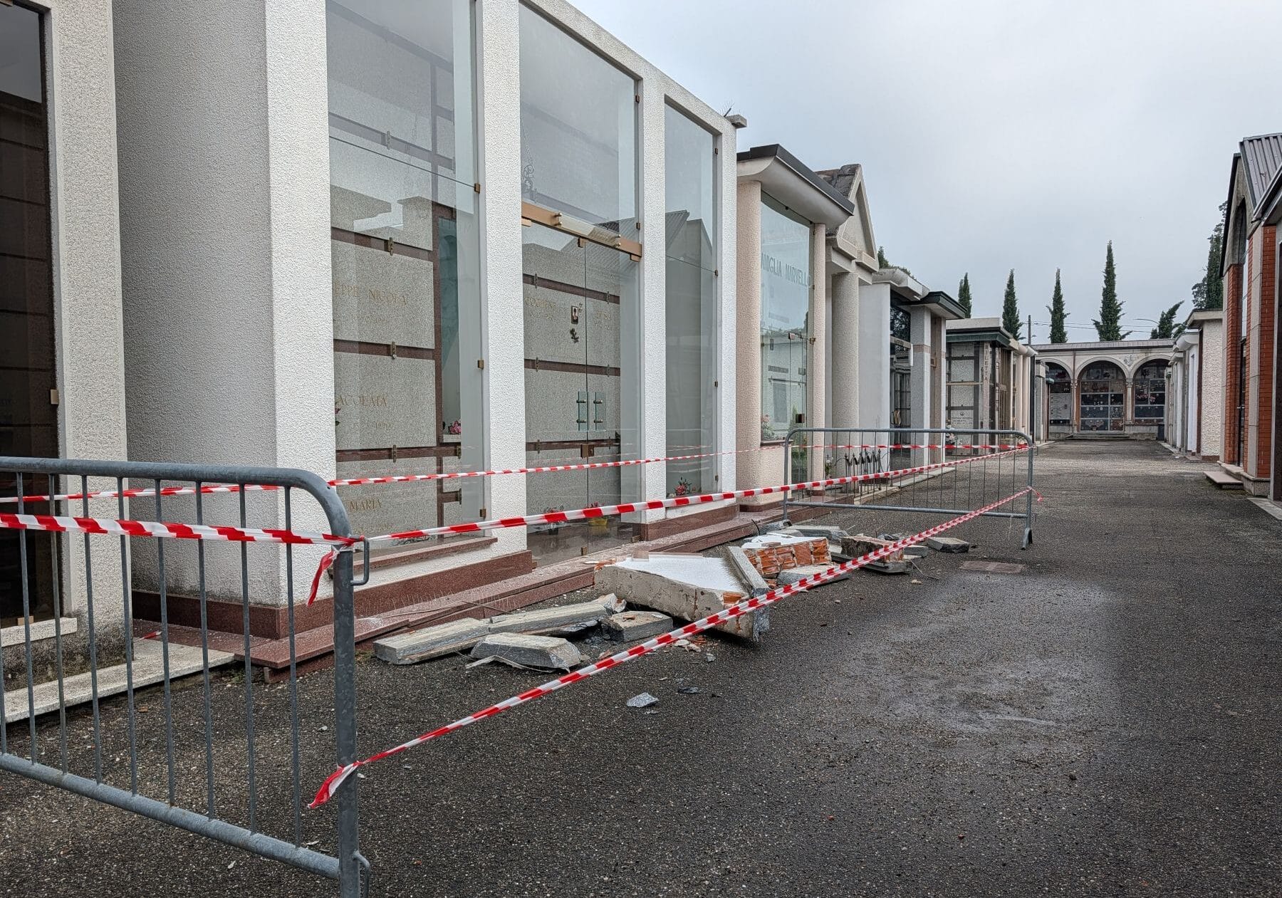 Magenta, emergenza furti al cimitero: tra danni per migliaia di euro e la beffa per i privati